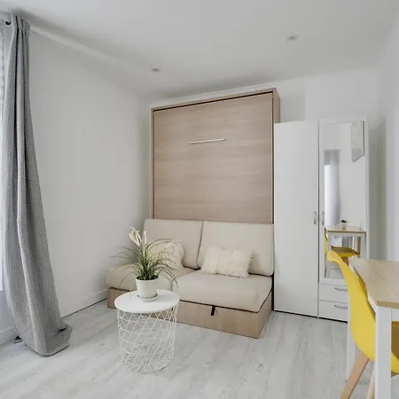 Chic Studio Near Paris