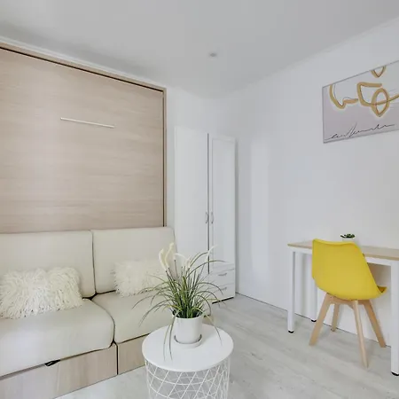 Chic Studio Near Paris *
