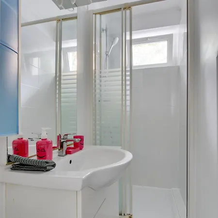 Chic Studio Near Paris